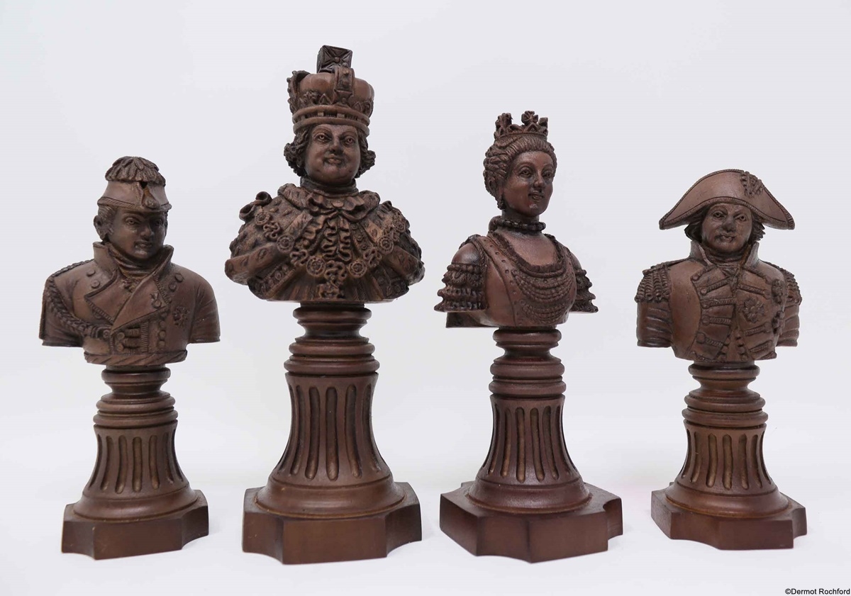 DK Bust Chess Set