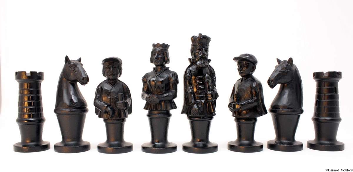 Bust Swiss hand carved wood chess set