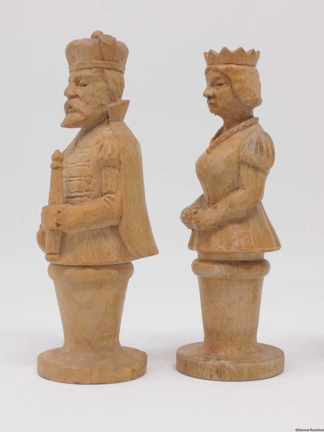 Bust Swiss hand carved wood chess set