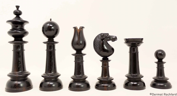 Fine English Club Size Edinburgh Upright Chess Set